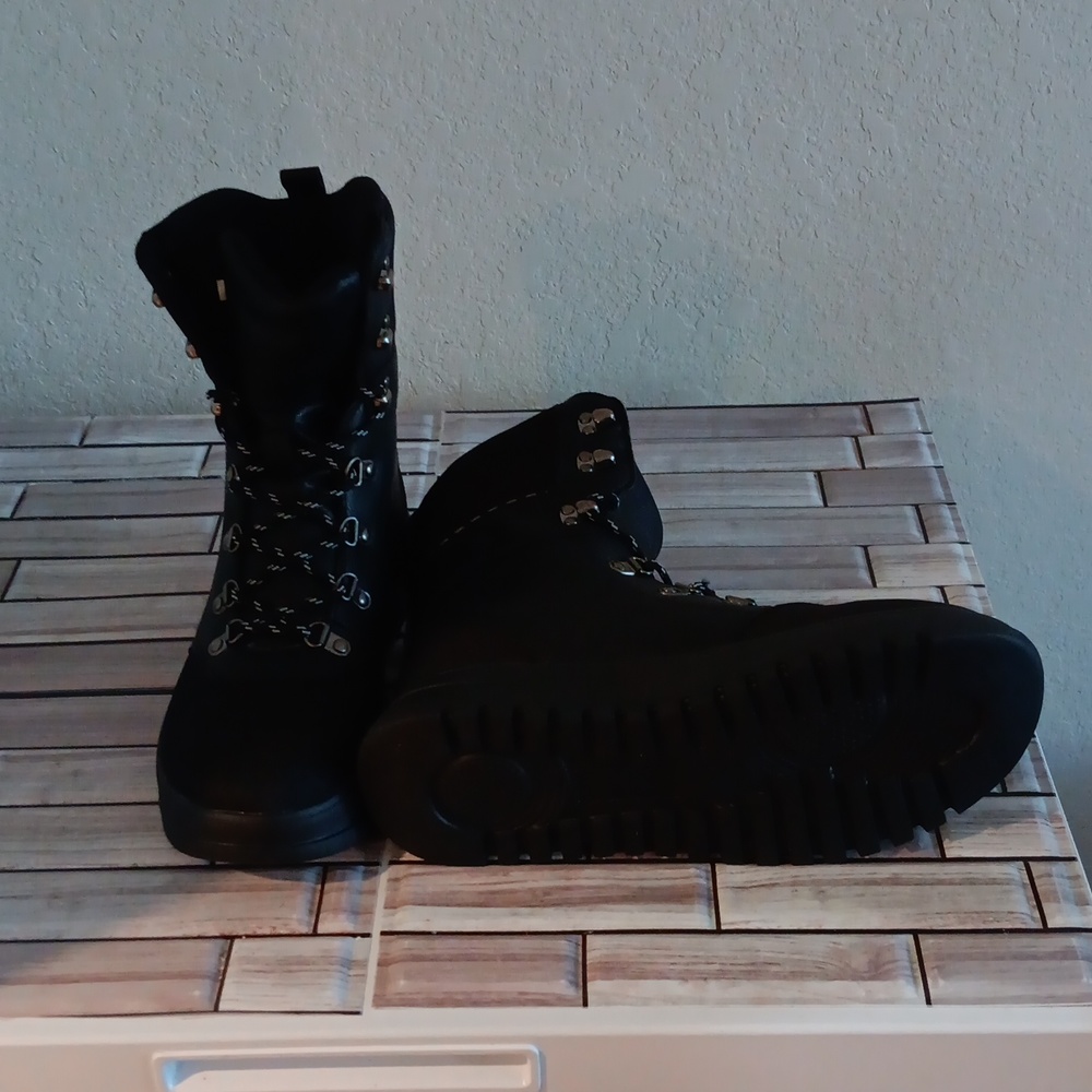 Men's black high top boots size 10 🆕